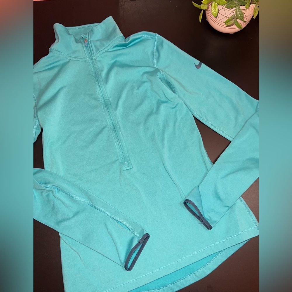 Nike Pro DriFit Women’s Athletic Pullover Size Small EUC